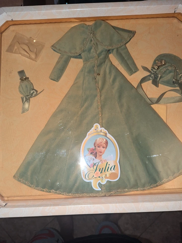 Muñeca Vinilo Robert Tonner JULIA Romance 3 TRAJES + Conjunto Boda Nuevo en Caja Foto 4 de 4