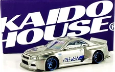 Kaido House x Mini GT Nissan Skyline GT-R (R34) Shinjuku V1 KHMG143 ⬜🟦 1/64