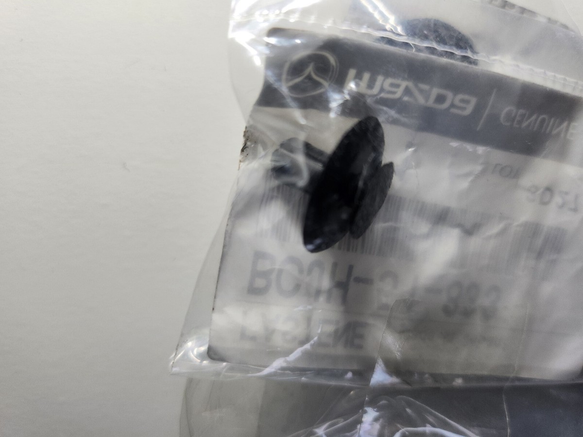 ピ X3 New Genuine Mazda OE Rivet BCJH-51-833 | eBay UK