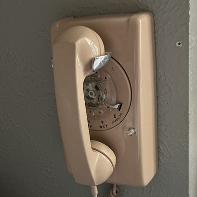 Mauve Vintage/Retro Rotary Dial Wall-Mount Corded Telephone, 1 Line (1984)