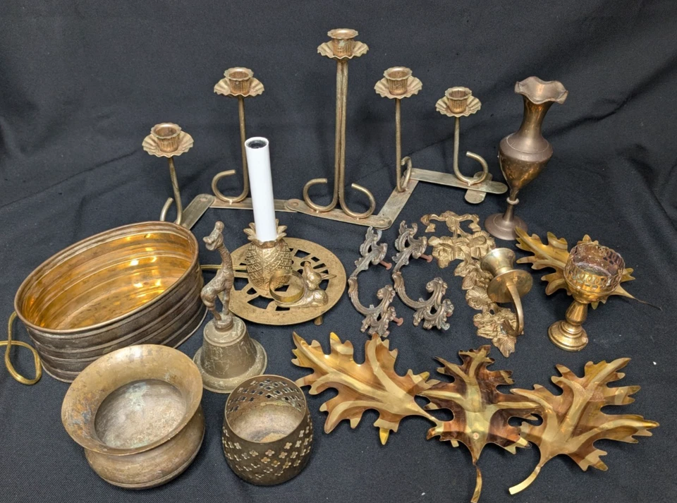 LOTE VINTAGE DE LATÓN 7 libras 18 piezas hoja candelabro florero lámpara trivet Foto 3 de 4