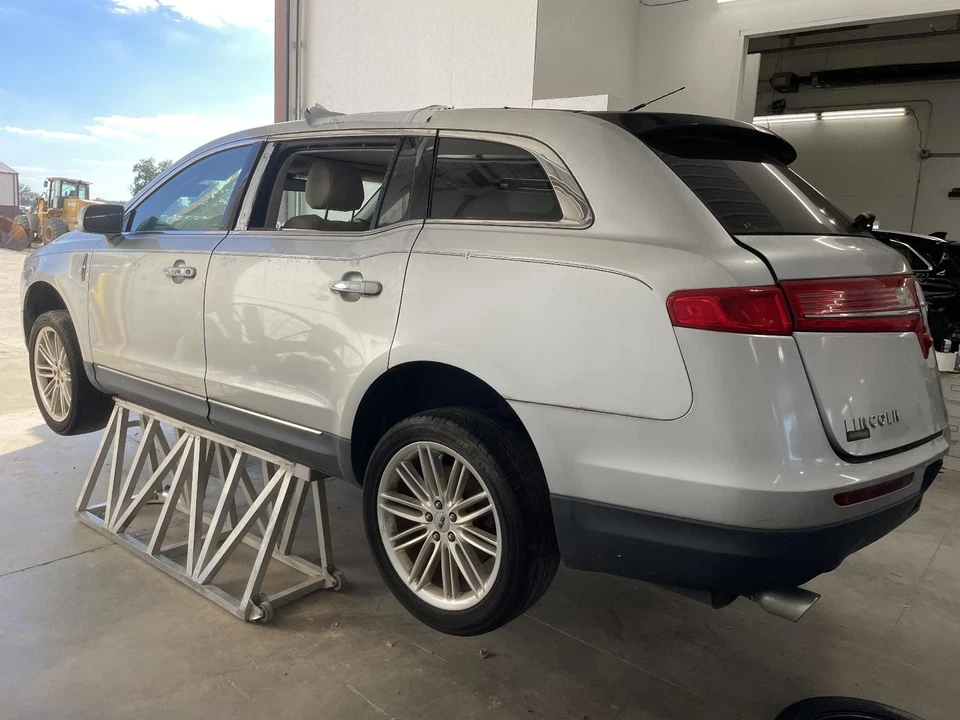 Luz de conducción usada se adapta a: Lincoln MKT 2014 conducción antiniebla sin bisel grado A Foto 3 de 4