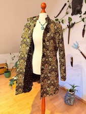 Eleganter Mantel im barocken Stil – ein echter Hingucker