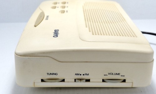 VINTAGE SANYO RM6022 Alarm FM/AM Clock Radio - Picture 5 of 7