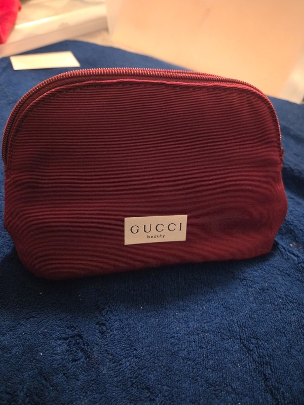Authentic GUCCI Beauty Burgundy Cosmetic Makeup Travel Pouch Bag Zip Case