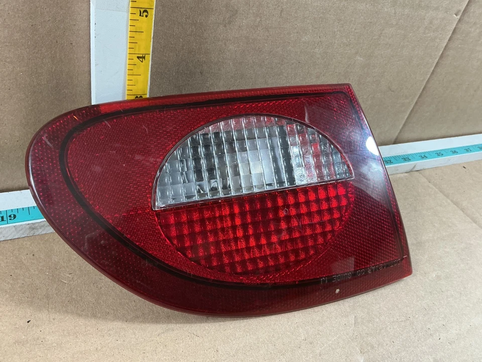 2000 - 2002 雪佛兰骑士左驾驶员侧后备箱盖安装尾灯 — 第 3/4 张图片