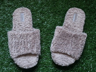 EUC VINCE Women's Kit Taupe Pink Faux Shearling Fur Rubber Sole Slippers Size 10