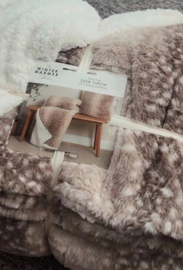 Winter Warmer Faux Fur Deer Reversible Throw 200x200cm Beige/White