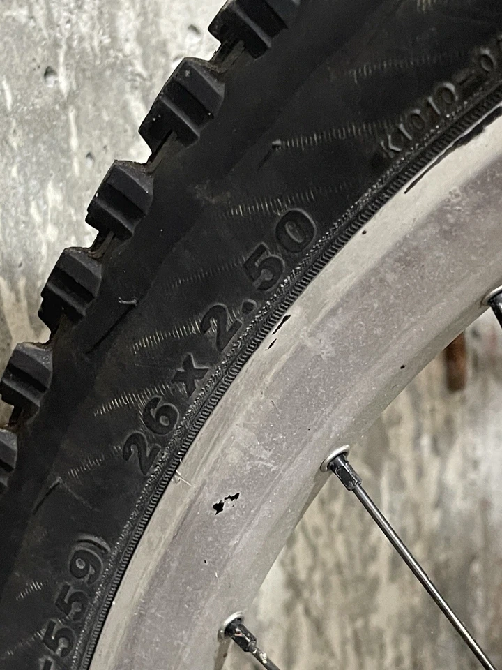 Bicicleta de descenso Santa Cruz V10 4 2012 fibra de carbono en excelente estado Foto 4 de 4