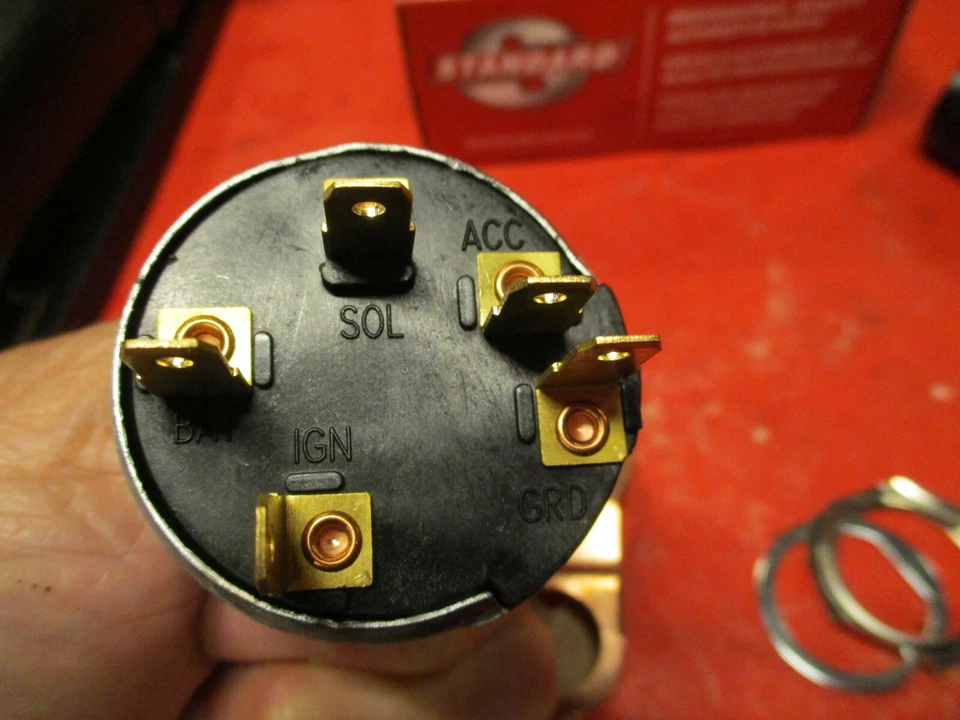 CHEVROLET C/K-10-20-30-GMC 1961-66/IMPALA 61-63-INTERRUPTOR DE ENCENDIDO Y LLAVE Foto 3 de 4