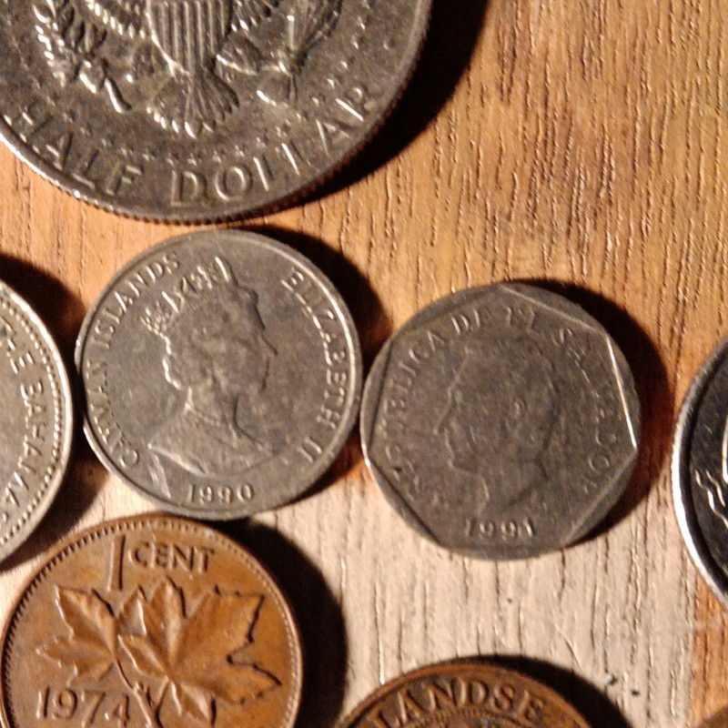 Mixed US Coin Lot - 1972 Kennedy Half Dollar, 1999 Delaware Quarter, $1 Coins