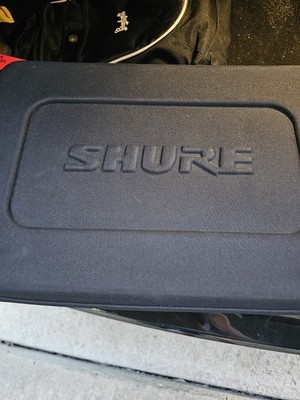 Shure GLX-D Digital Wireless Vocal System Microphone Beta 58A. Plus A Extra Batt