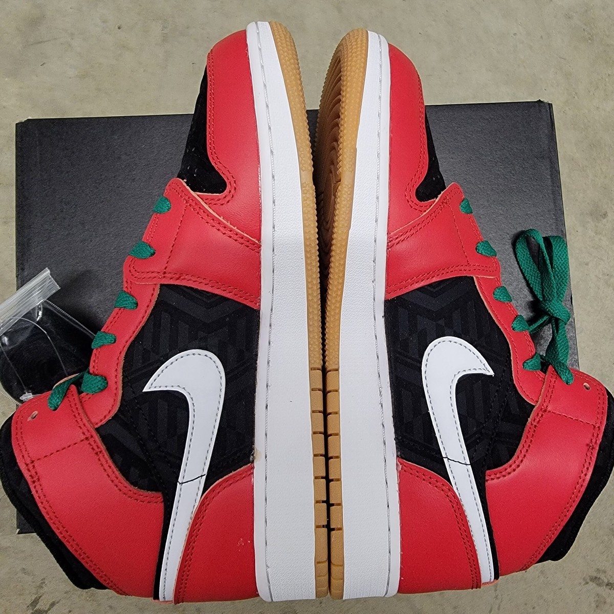 Nike Air Jordan 1 Mid SE Christmas Tree 2022 GS Size 7Y 