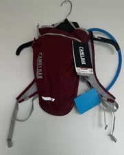 Camelbak hydration pack 1.5 L NWT Women’s Fit Zipper Pocket + 1 Side Pockets￼