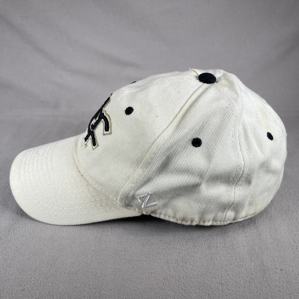 Sombrero de Caballeros UCF Para Hombres Ajustado 7 3/8 Blanco Gorra con Correa Zephyr Z Sombrero NCAA Universidad Foto 2 de 4