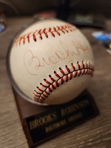 Brooks Robinson Orioles Autographed Signed Rawlings Baseball NO COA TH - Picture 3 of 5