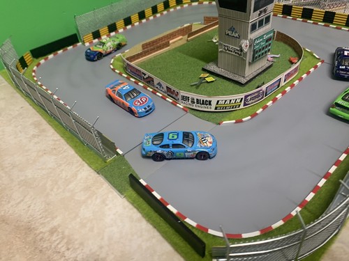 "Von Grund auf neu gebaut Diorama-Kunst im Maßstab 1/64 - ""Short Track Race'n""" - Bild 21 von 24