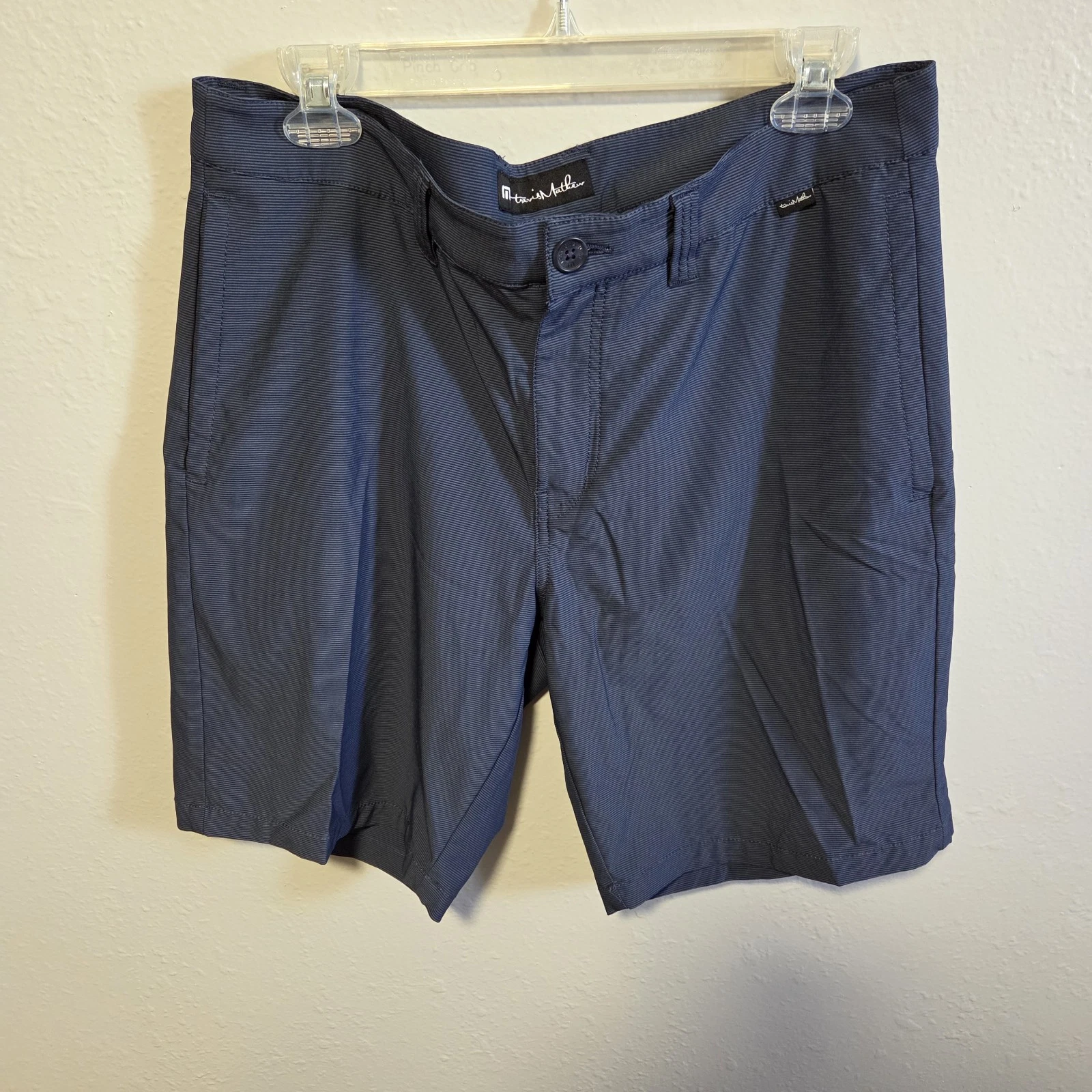Travis Mathew Mens Golf Shorts Size 34 Navy Blue Stretch Performance Pinstripe