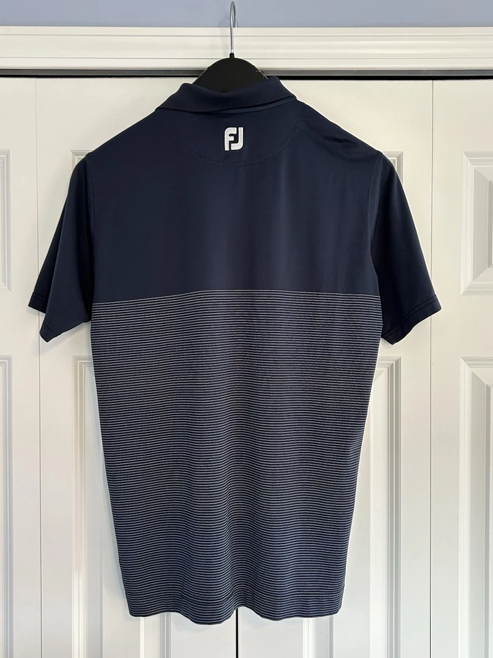 Polo FootJoy FJ para hombre BMW Golf Performance azul talla pequeña Foto 2 de 4