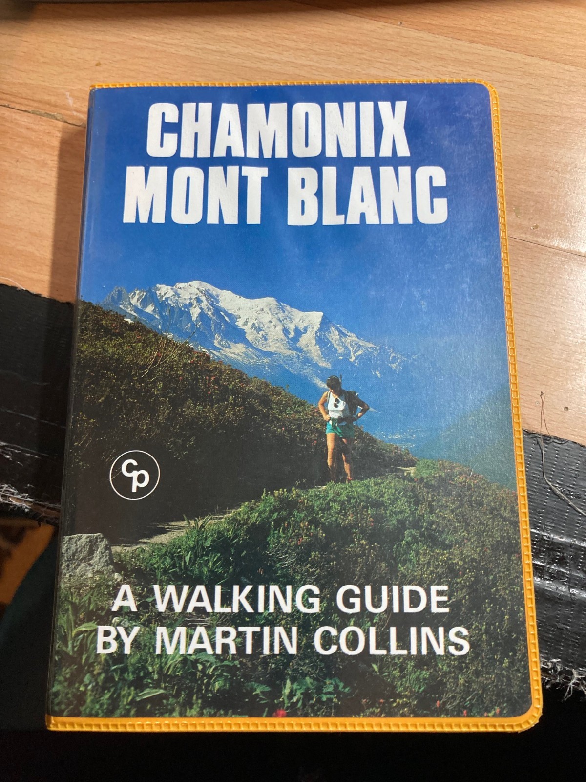 Chamonix Mont Blanc: A Walking Guide (Walking Overseas)-Martin Collins