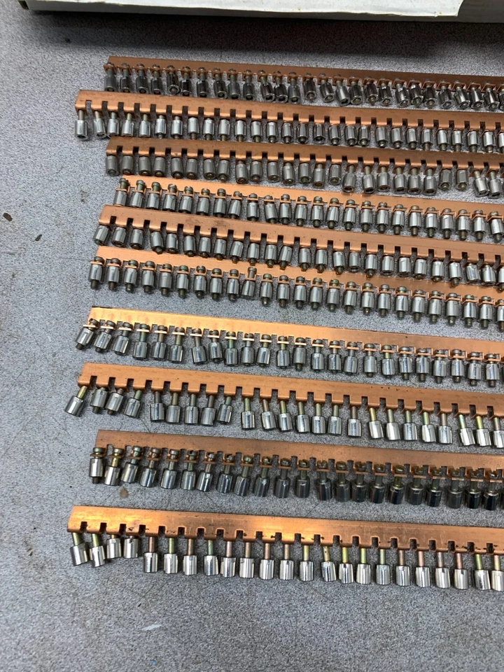 NEW BOX OF 10 TELEMECANIQUE COMMONING LINKS AB1 AL6 - Image 3 of 4