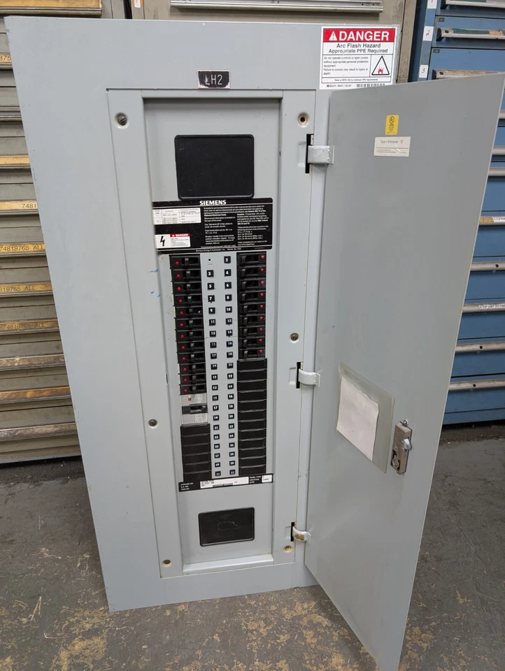 🤪 SIEMENS 125 AMP MAIN PANELBOARD 600Y/347 VAC 3Ø 4W 32 CIRCUIT SEE42ML125CBS - Image 2 of 4