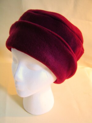 CLASSIC US MADE WOMEN'S BURGUNDY POLAR FLEECE WINTER HAT WITH ROLLED BRIM med