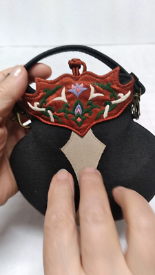 OOVOO Le Thi Hong Tu Hand Embroidered Silk & Leather  display picture 1