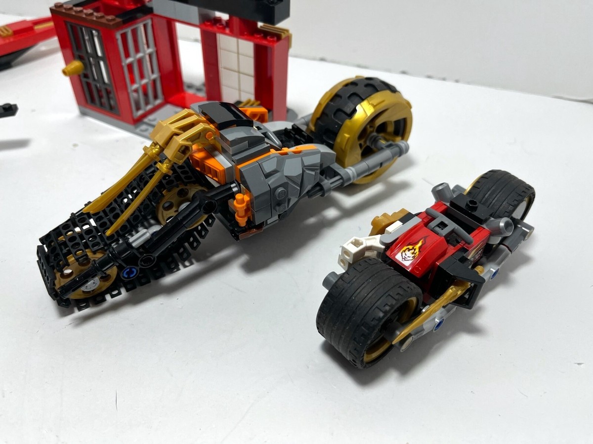 LEGO Ninjago LOT: Cole's Dirt Bike 70672, Kai Fighter 70721