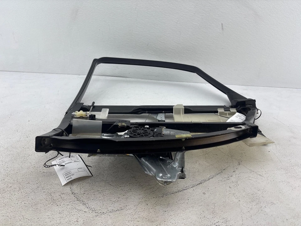 Marco de puerta trasera derecha Audi S4 2000-2002 y regulador de ventana OEM Foto 4 de 4