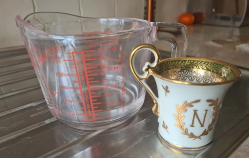 VINTAGE LIMOGES GOLD GILT NAPOLEONIC DEMITASSE CABINET COFFEE CUP & SAUCER - Picture 9 of 10