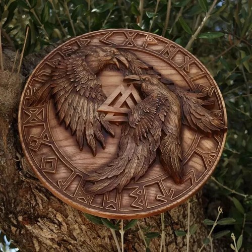 Símbolo vikingo cuervo escudo vikingo de madera decoración vikinga arte de pared Odin Hugin - Imagen 6 de 10
