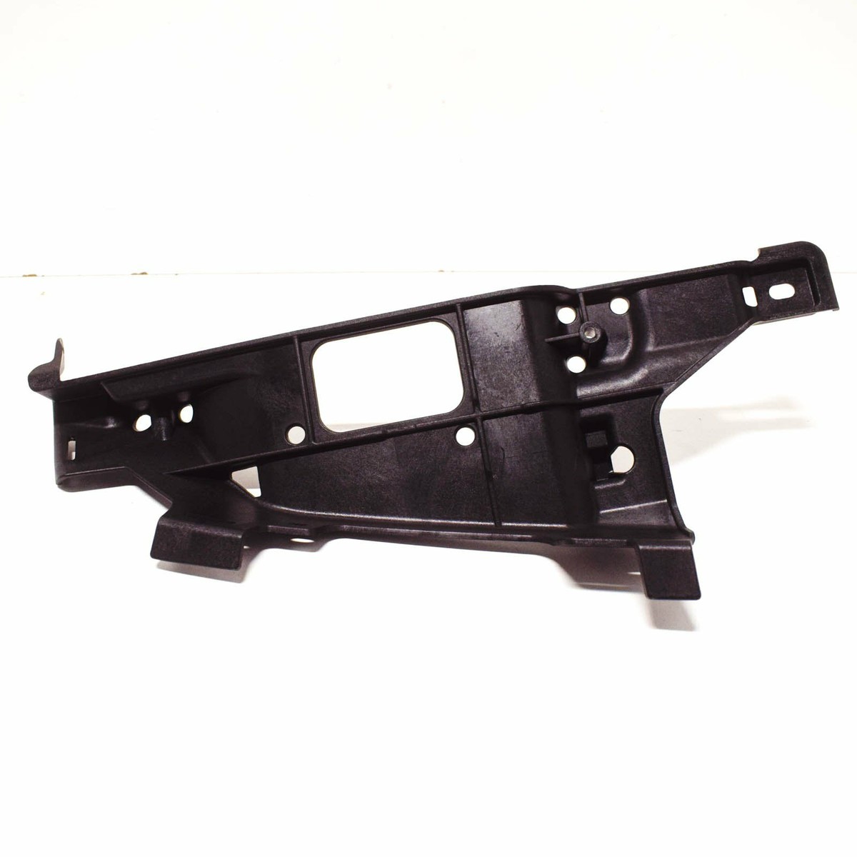 NEW MB CLS C218 REAR BUMPER TAIL PIPE LEFT BRACKET A2188851914