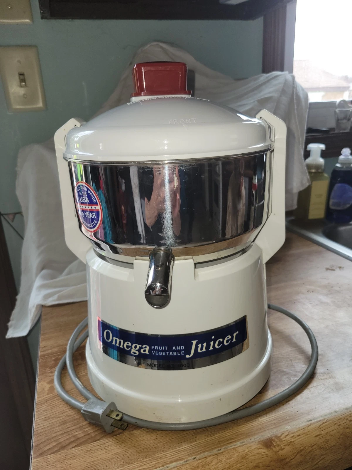 OMEGA Juicer Model 1000 Commercial High Speed Citrus Vegetables Fruits Juicing