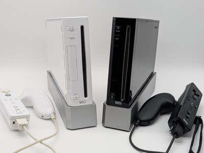 Nintendo Wii Konsole schwarz / weiß + Original Remote Controller u. Nunchuck
