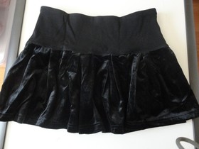 VICTORIA'S SECRET. "SEXY LITTLE THINGS" BLACK SKIRT 3897