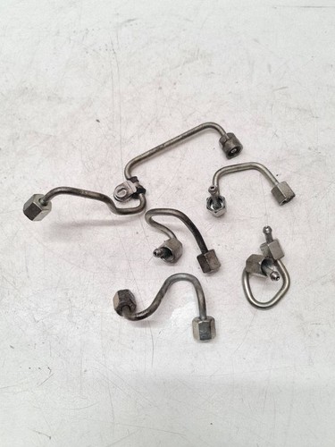 Fuel injector supply pipe