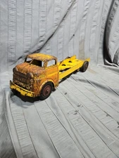 Vintage Wyandotte Pressed Steel Giant Construction Co. Dump Truck, 20" Toy Truck