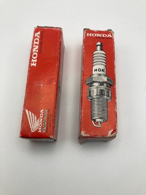 Lot of 2 Honda Part # 98076-54747 Spark Plug NGK BPR4HS NOS