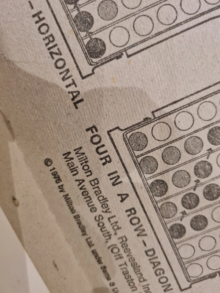 Connect 4 Four MB Games Original 1975 Edition Vintage Near Cimplete Game - Image 4 of 4