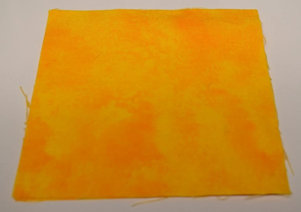 LOTE de Tela AMARILLO 100% Algodón 5" Cuadrados Dije Corte Giratorio Floral COLCHA ARTESANAL Foto 4 de 4