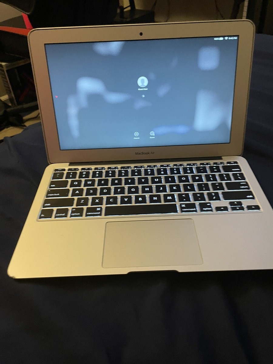 Apple MacBook Air 13.3 in (256GB SSD, Intel Core i5 5th. Gen., 1.6