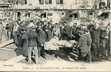 POSTCARD / LE VAR / TOULON LA CATASTROPHE DU IENA TRANSPORT D'UN CORPSE
