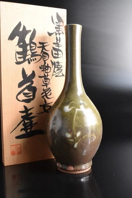 B1379: Japanese Handa-ware Flower Muffle painting/FLOWER VASE, auto w/signed box - Image 1 of 4