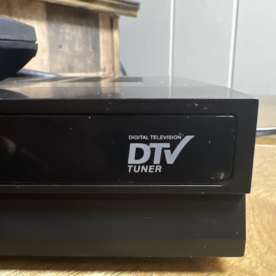 APEX Digital DT250A TV Converter Box Remote RCA Coax DTV Tuner Analog Pass-Throu - Image 4 of 4