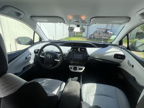 2016 Toyota Prius - Picture 6 of 16