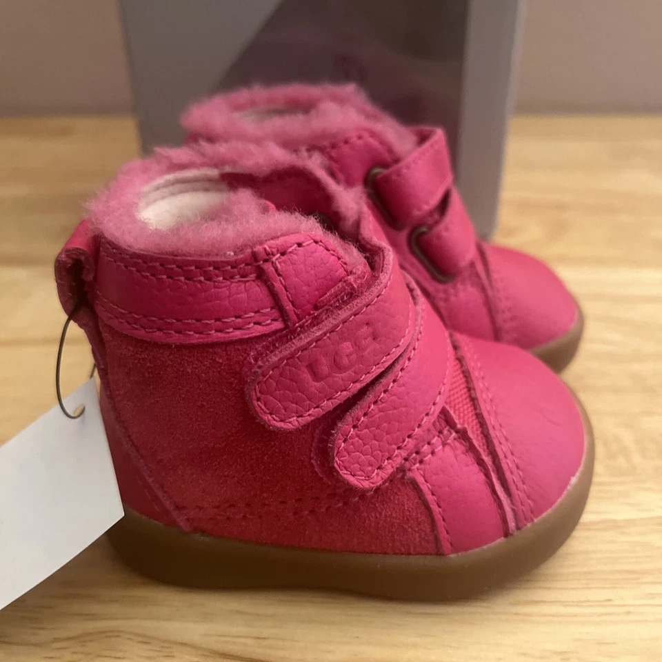 Botas de Invierno UGG Baby Rennon II Tirantes Talla 0/1 0-6 Meses Rosa Gamuza NUEVAS Foto 2 de 4