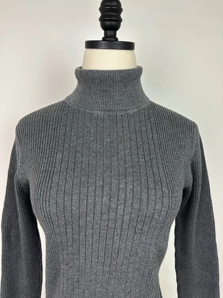 Suéter feminino vintage anos 90 gola alta XS cinza carvão malha com nervuras minimalista  - Imagem 2 de 4