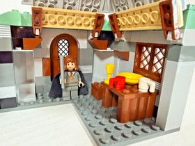 LEGO (4754) Harry Potter: Hagrid's Hut - 100% Complete w/Box, Manual, Figures