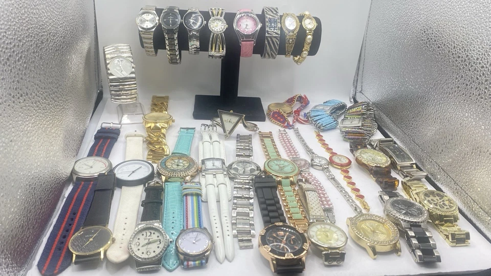 Lote De 33 Relojes Mujer Surtidos Sin Probar Modernos.Moda.Diseñador. Bonita mezcla Foto 2 de 4